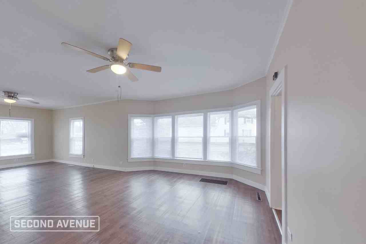 601 E 4th St - Photo 5 of 19