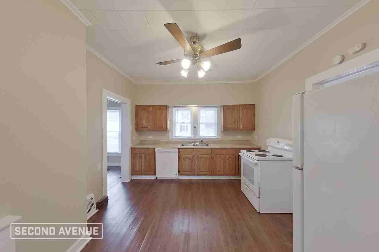 601 E 4th St - Photo 6 of 19