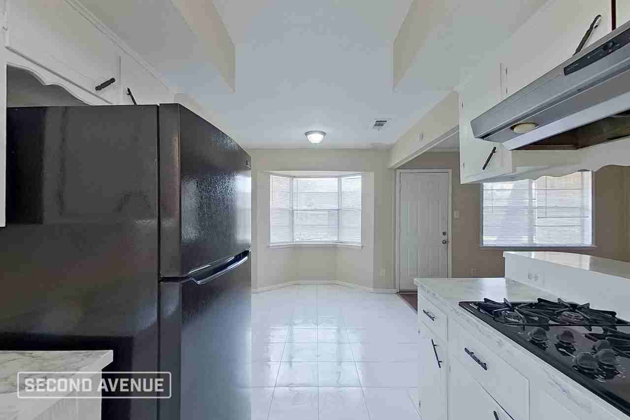 9702 Hillis St - Photo 5 of 26