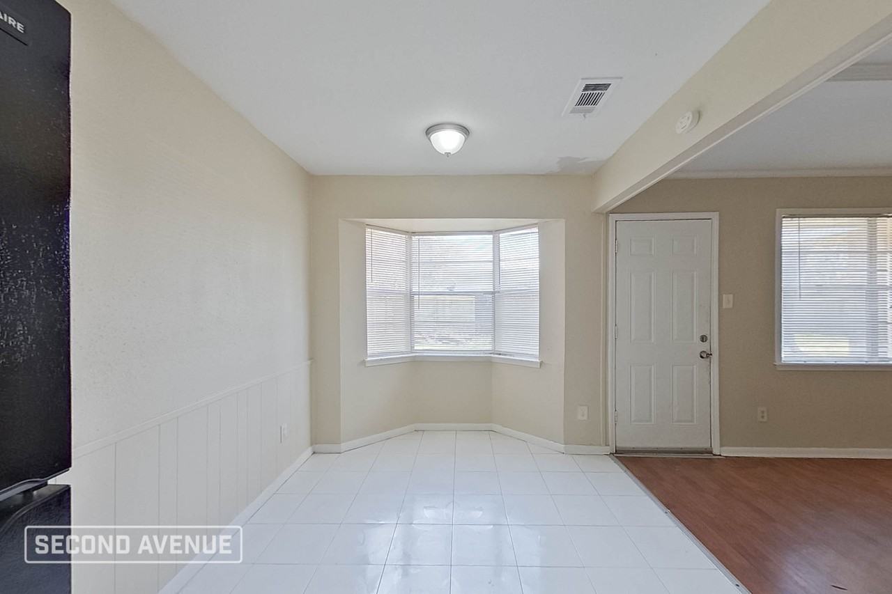 9702 Hillis St - Photo 6 of 26