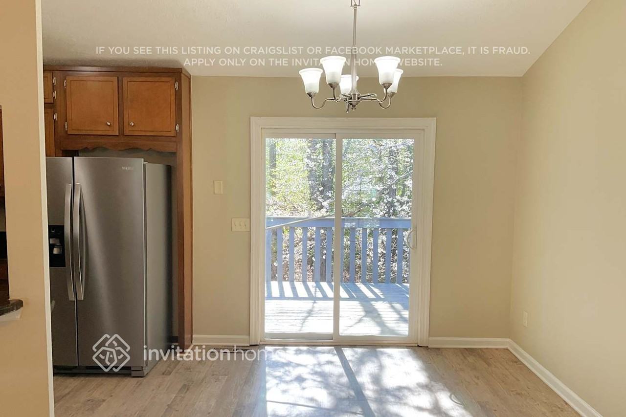 2559 Porter Dr - Photo 3 of 13