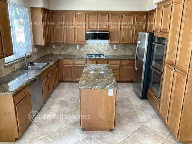 15418 Rochelle St - Photo 6 of 18
