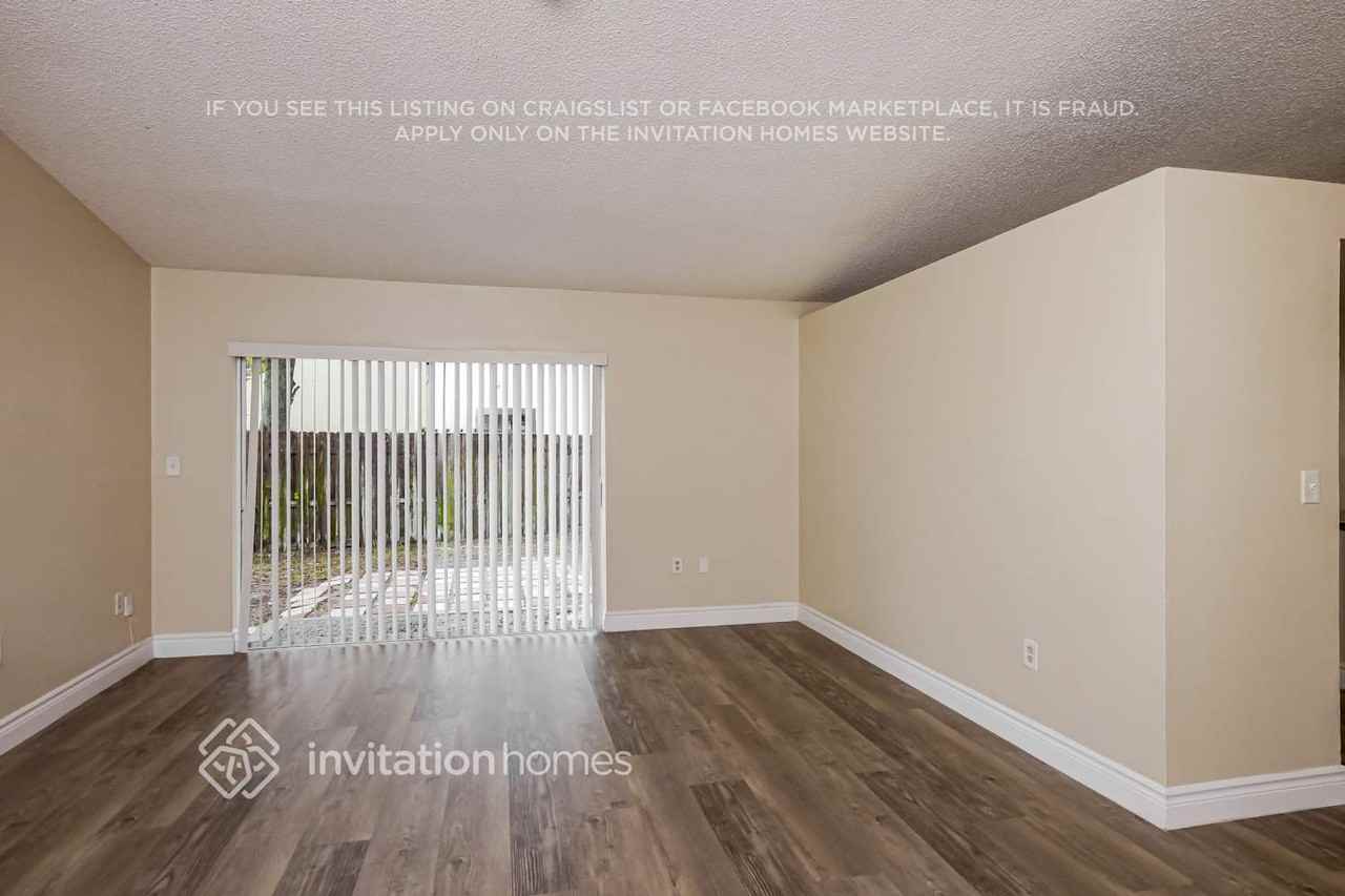 6572 Nw 197th Ln - Photo 3 of 17