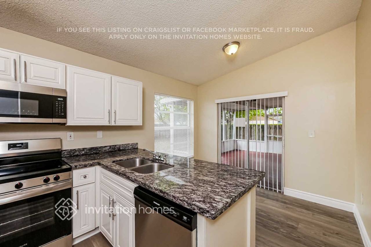 6572 Nw 197th Ln - Photo 4 of 17