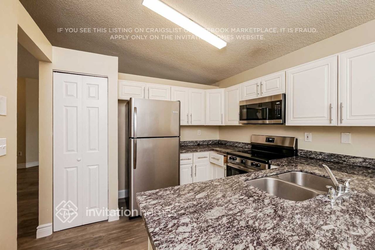 6572 Nw 197th Ln - Photo 5 of 17