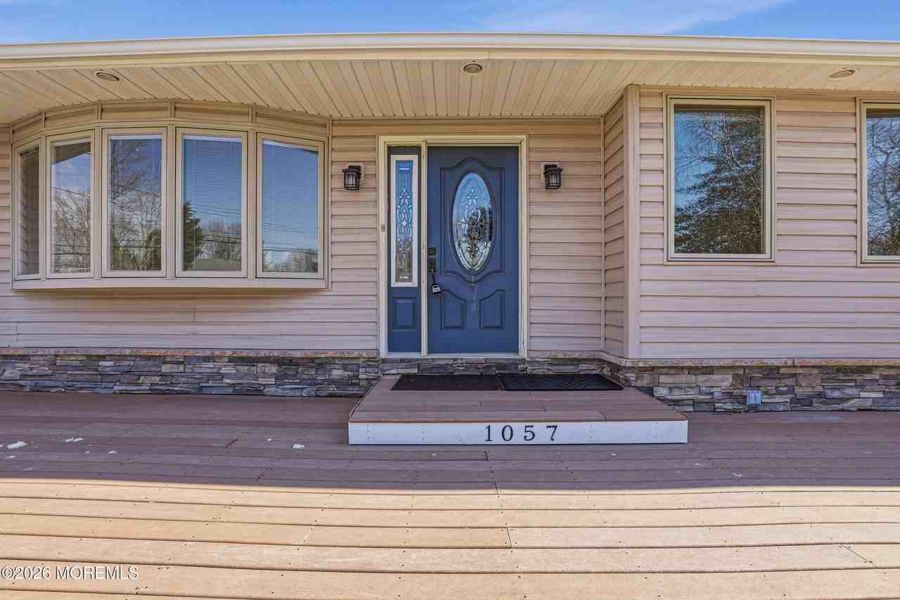 1057 Savannah St - Photo 4 of 16