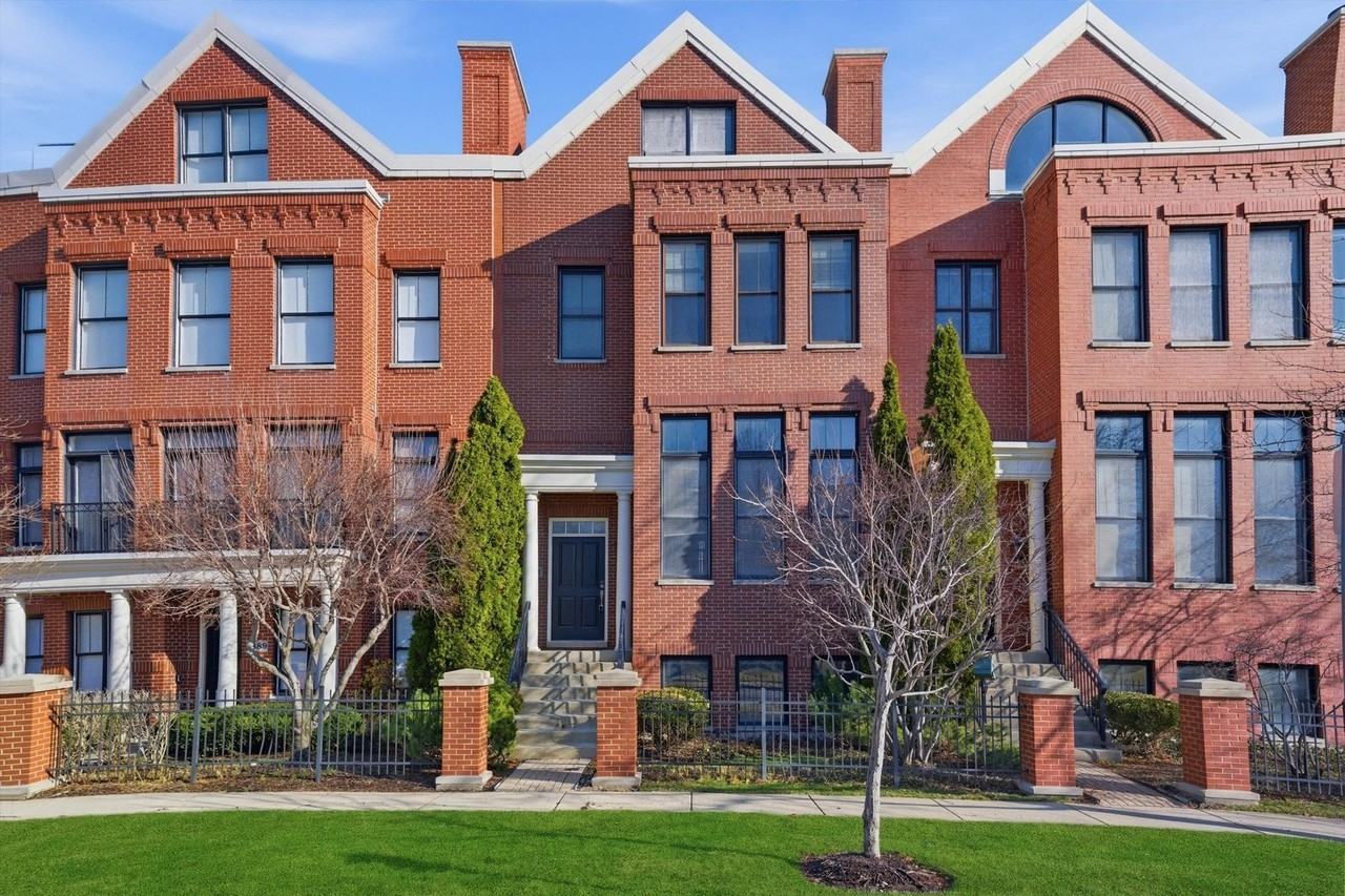 1891 Admiral Ct Unit 79 - Photo 2 of 34