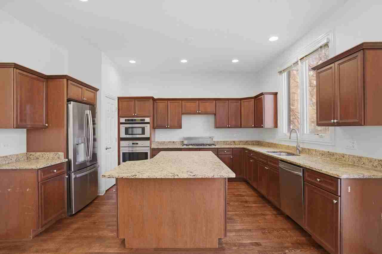 1891 Admiral Ct Unit 79 - Photo 7 of 34