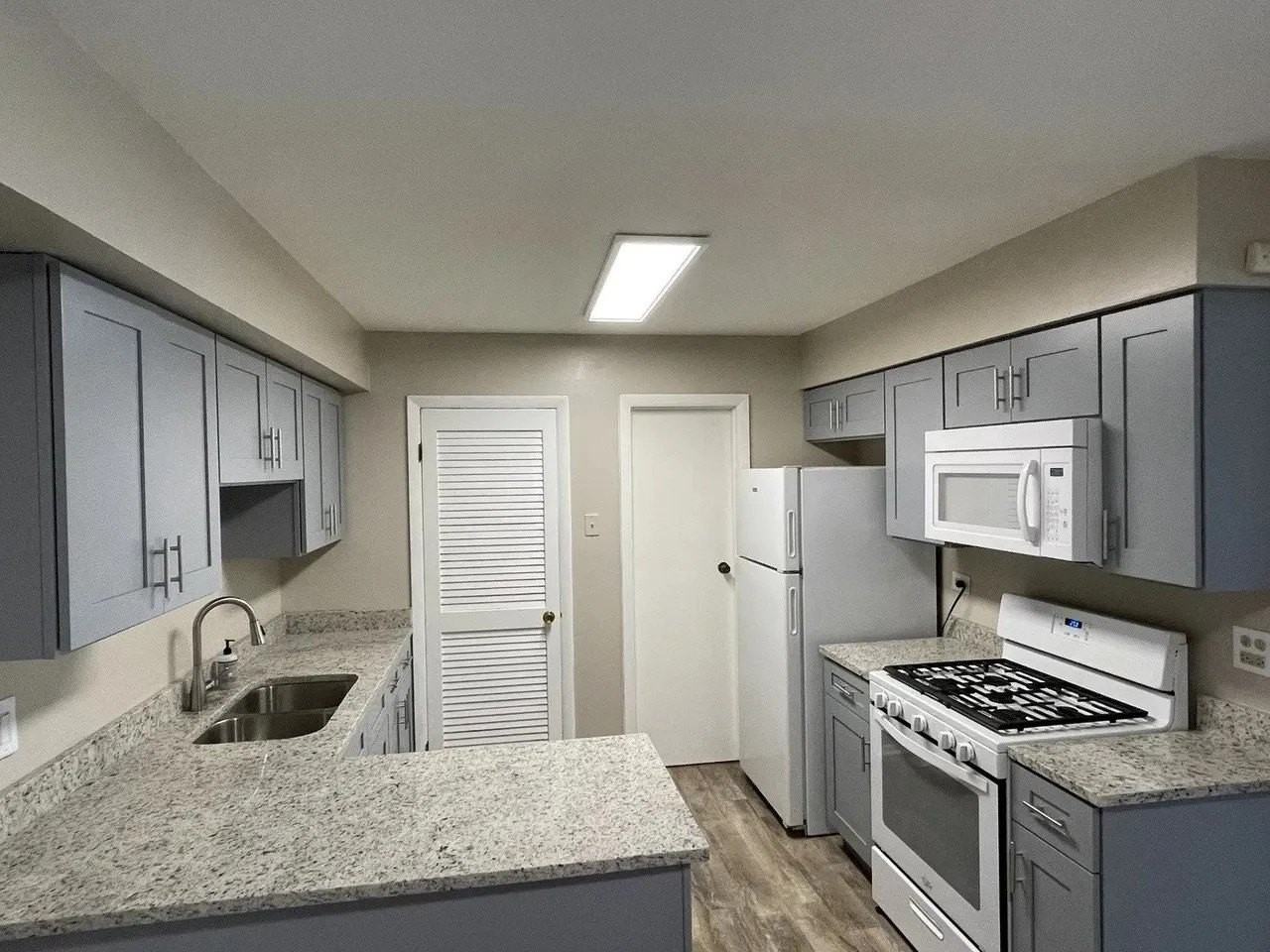 7609 Bristol Ln Unit E - Photo 3 of 9