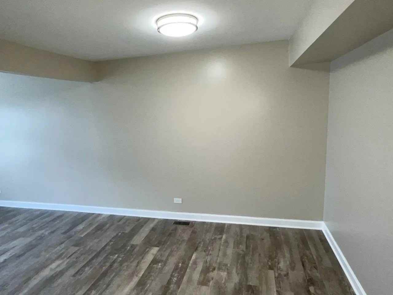 7609 Bristol Ln Unit E - Photo 4 of 9