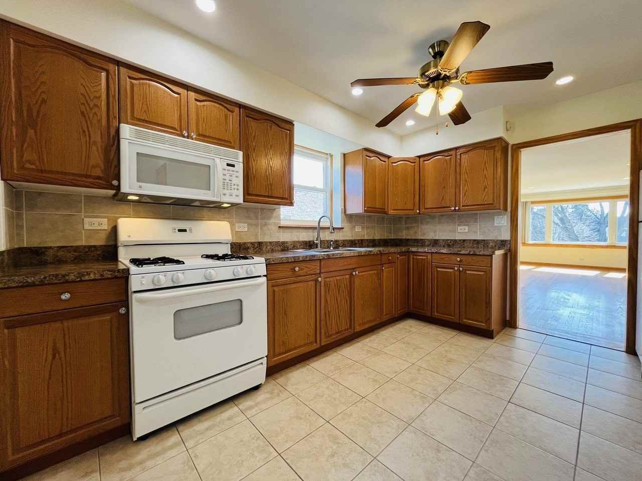 5504 W Sunnyside Ave Unit 2 - Photo 5 of 18