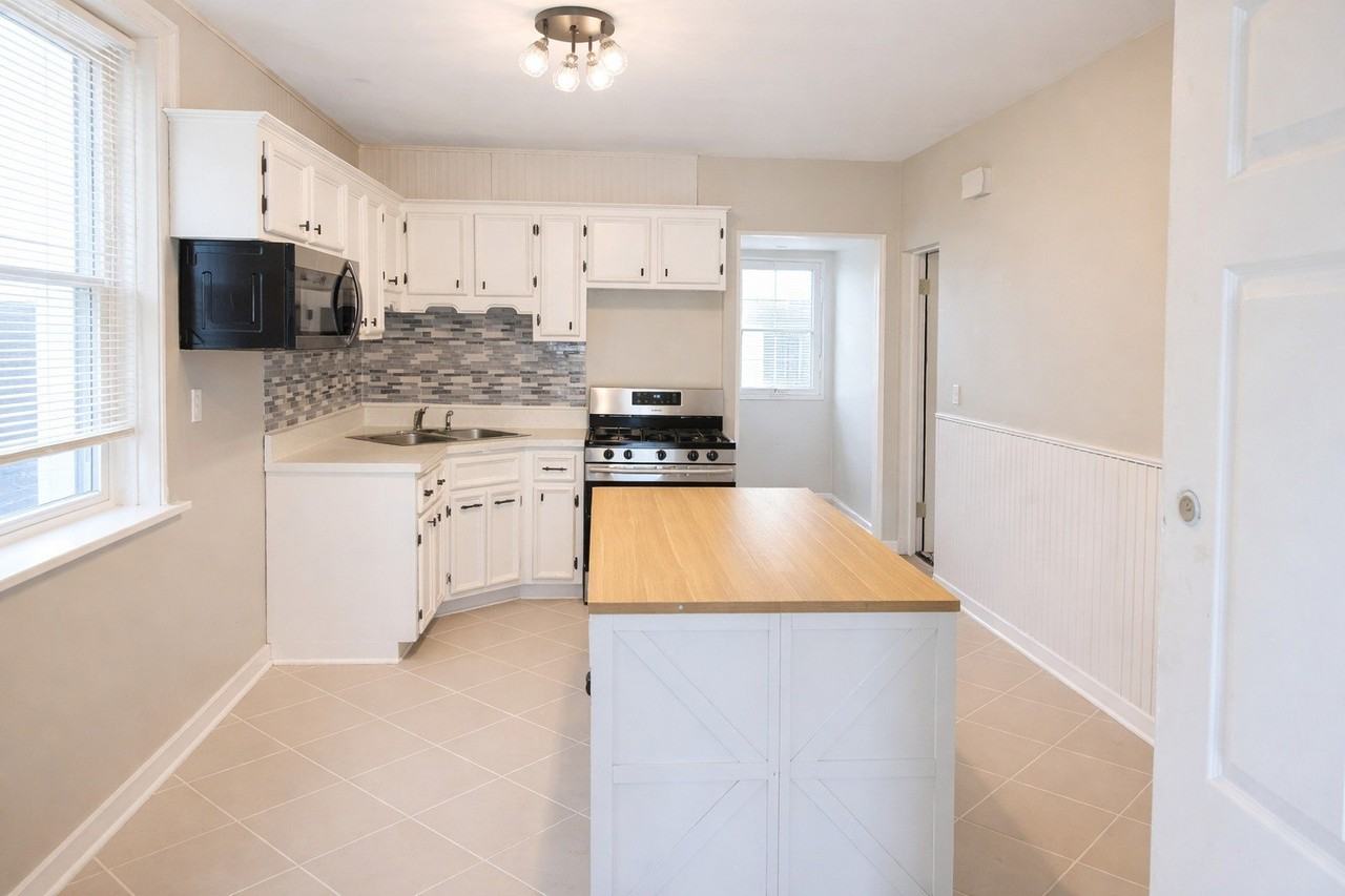 4925 W Henderson St Unit 1 - Photo 6 of 12