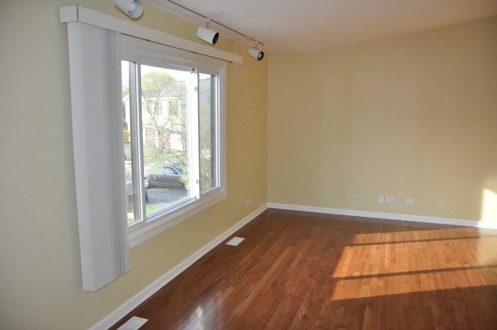 415 Harrison Ct Unit 415 - Photo 4 of 9