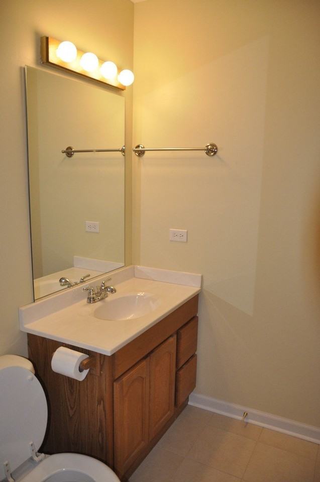 415 Harrison Ct Unit 415 - Photo 7 of 9