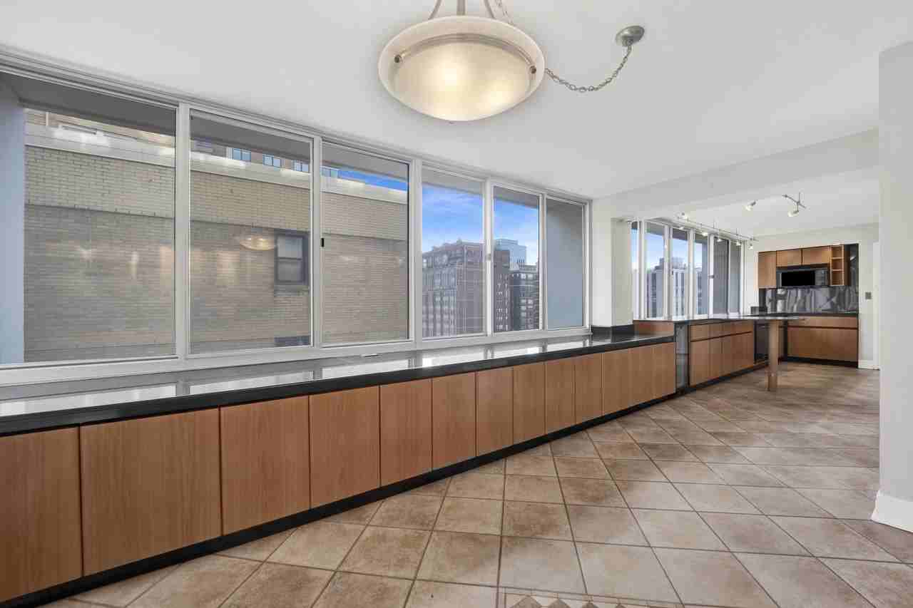 1 E Schiller St Apt 12a - Photo 5 of 16