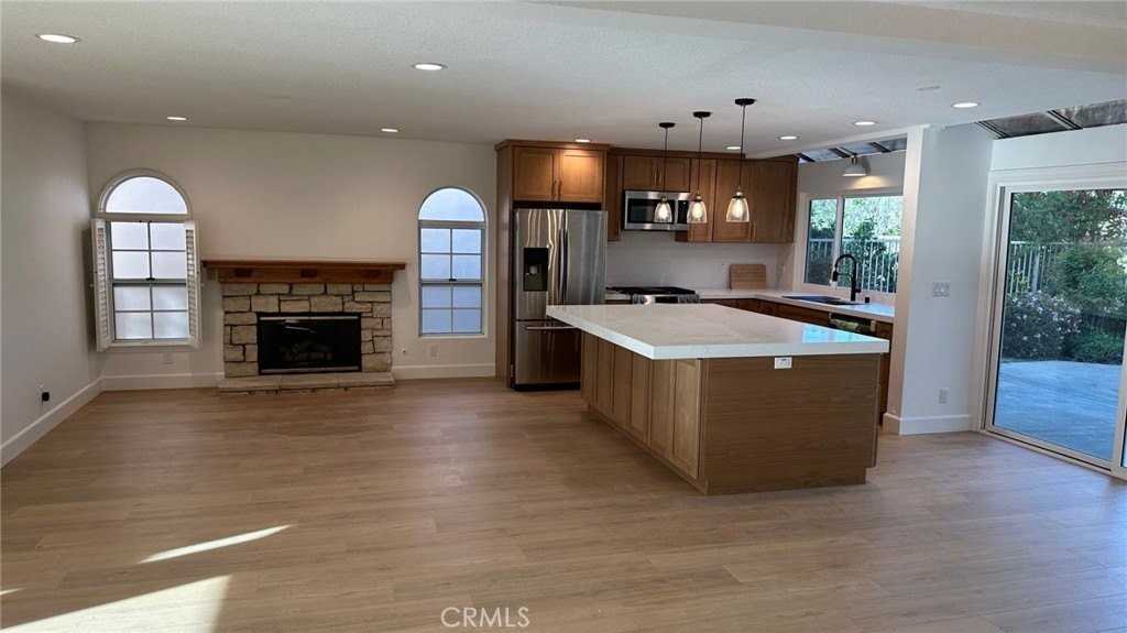 29626 Michelis St - Photo 2 of 12