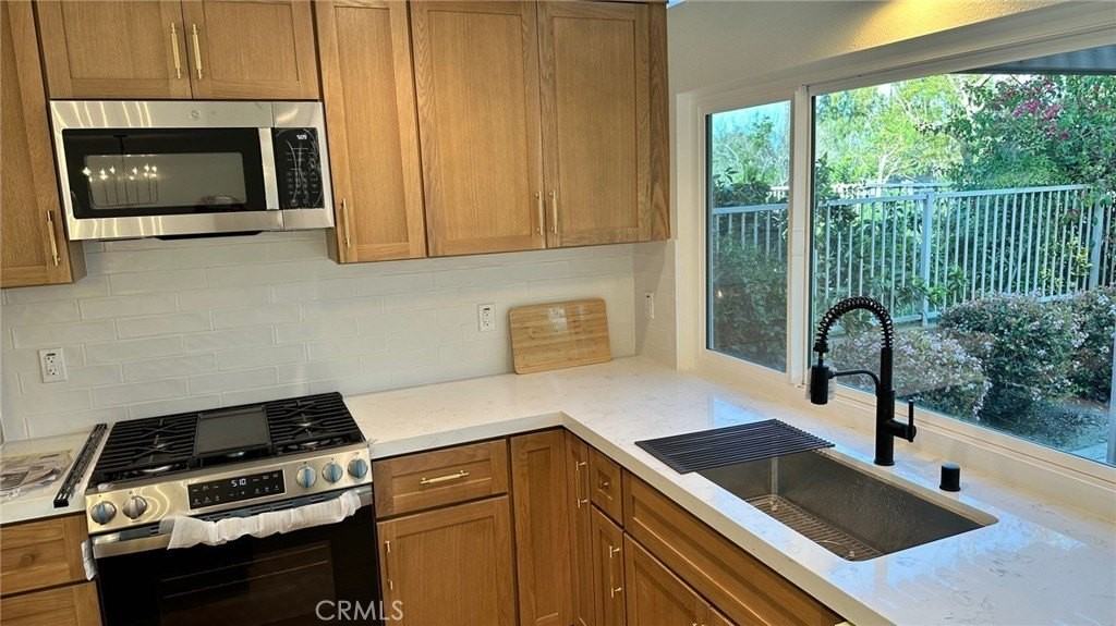 29626 Michelis St - Photo 4 of 12