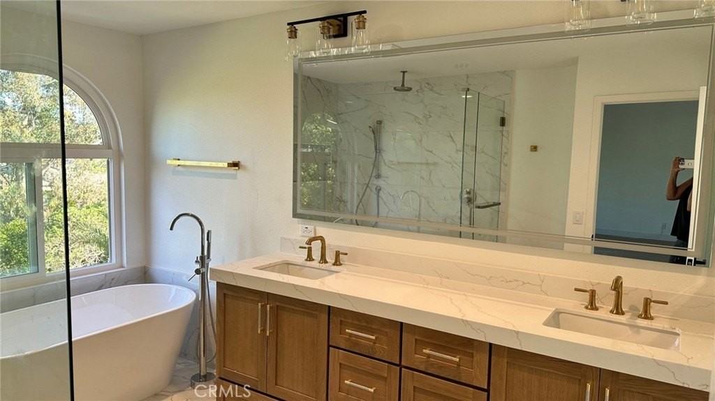 29626 Michelis St - Photo 5 of 12