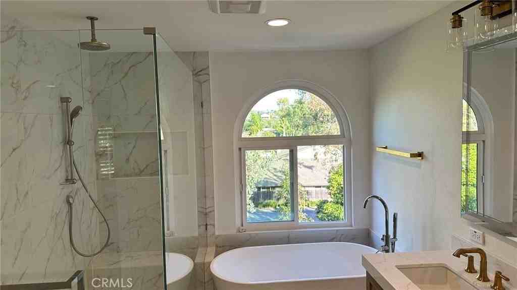 29626 Michelis St - Photo 6 of 12