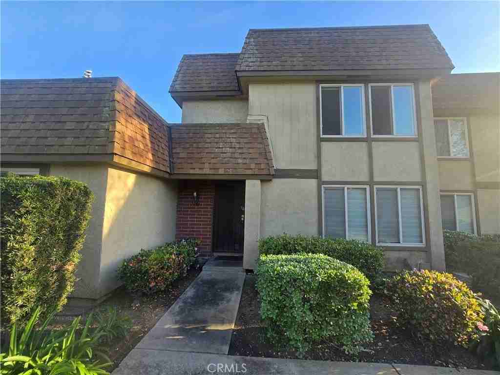 5241 Salisbury Cir - Photo 2 of 16