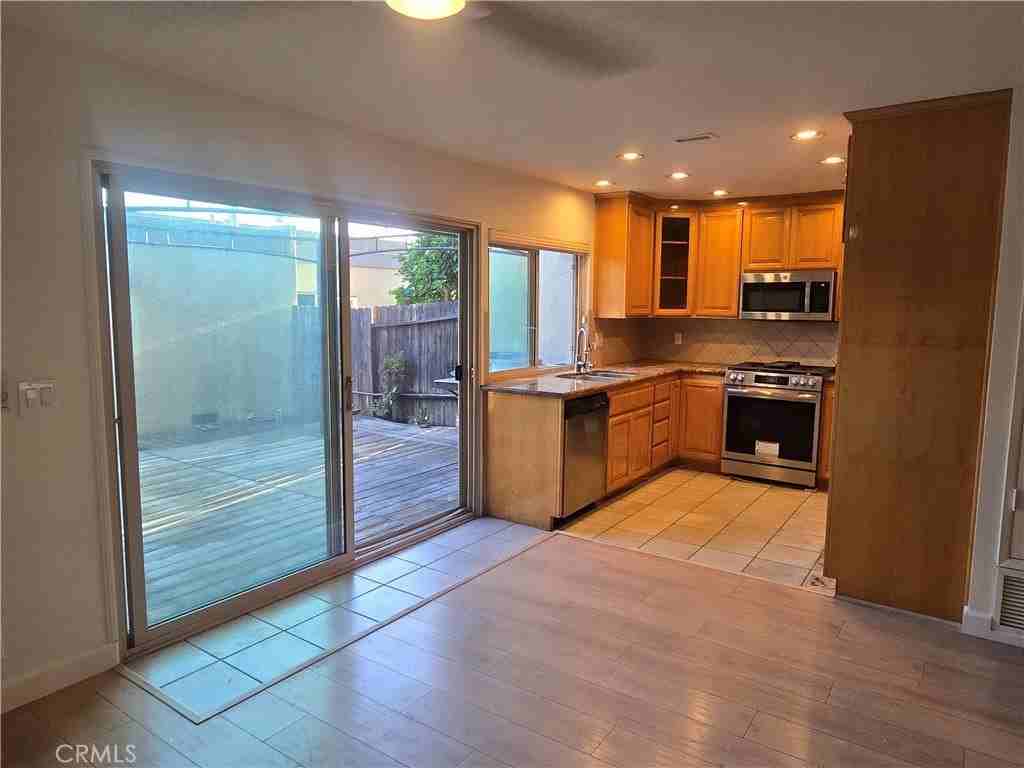 5241 Salisbury Cir - Photo 3 of 16