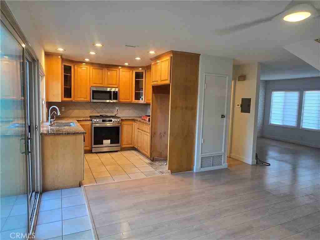 5241 Salisbury Cir - Photo 4 of 16