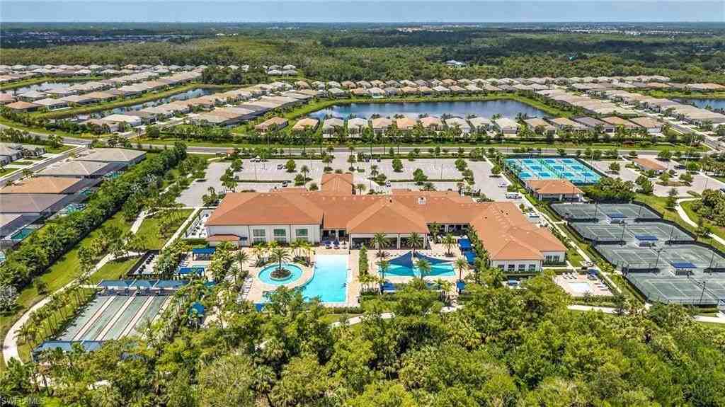 12445 Dahlia Ct - Photo 3 of 20