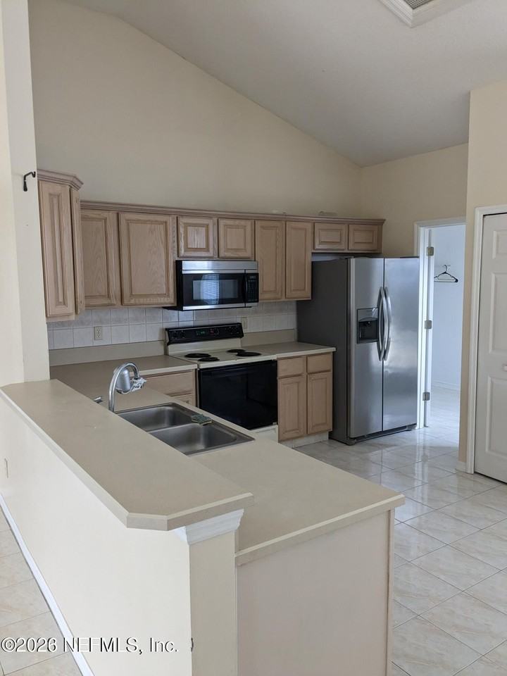 14090 Waverly Falls Ln W - Photo 4 of 11