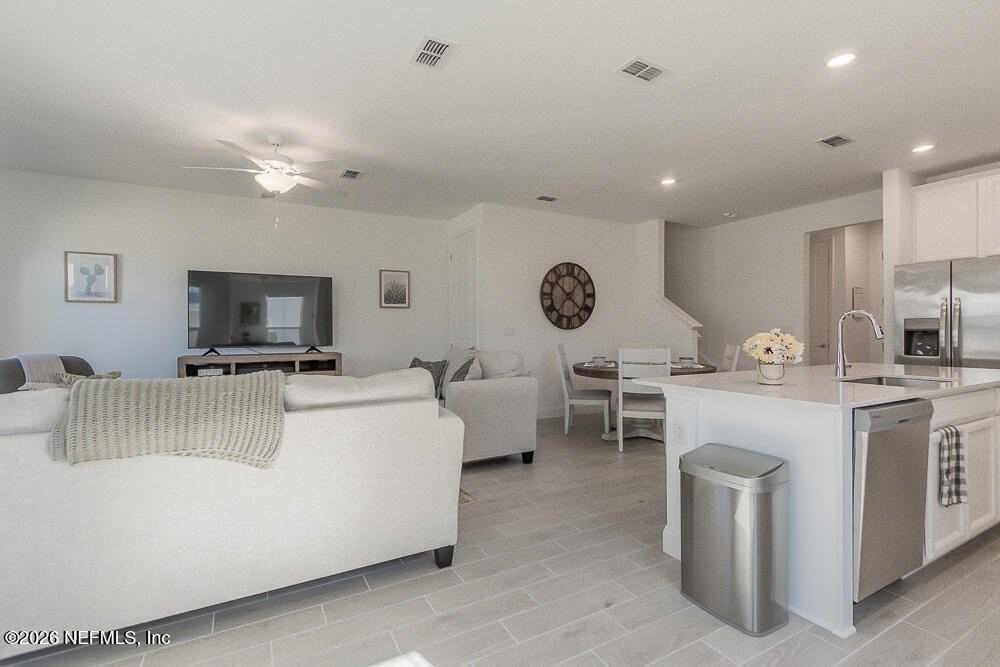 70 Tyson Ct - Photo 5 of 40