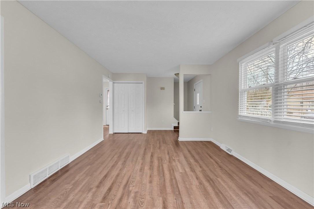 5498 Broad Blvd - Photo 7 of 32