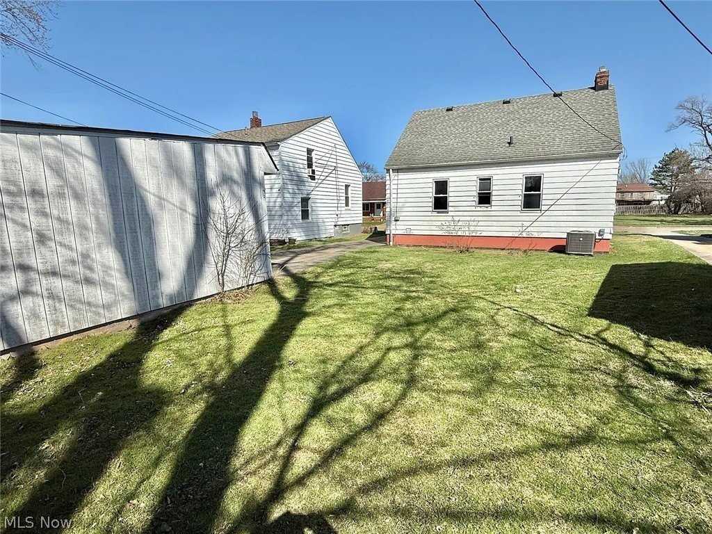 6903 Luelda Ave - Photo 2 of 17