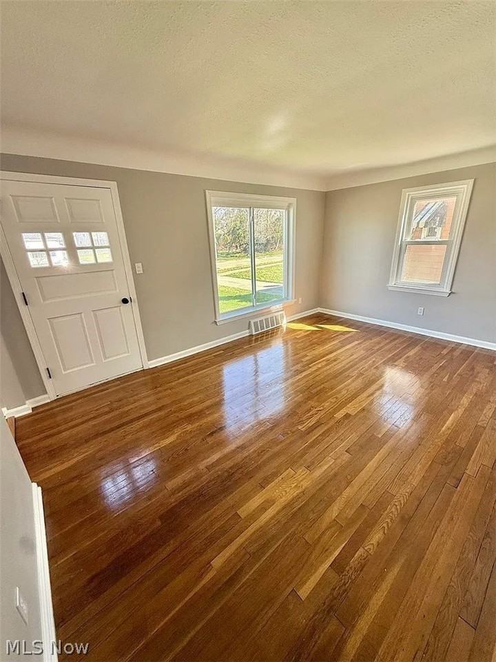 6903 Luelda Ave - Photo 4 of 17