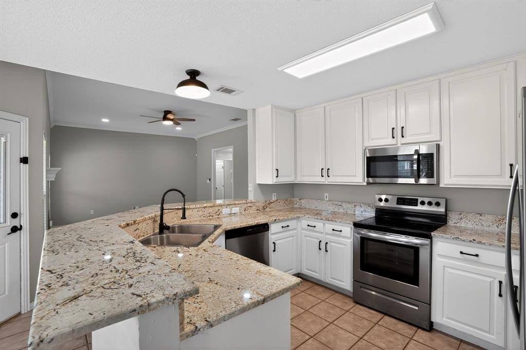 402 Taos Ct E - Photo 3 of 23