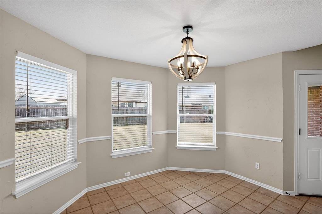 402 Taos Ct E - Photo 4 of 23