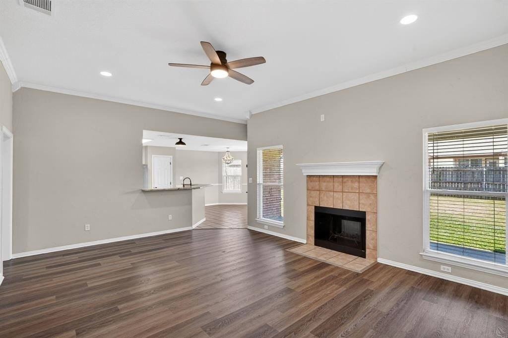 402 Taos Ct E - Photo 5 of 23