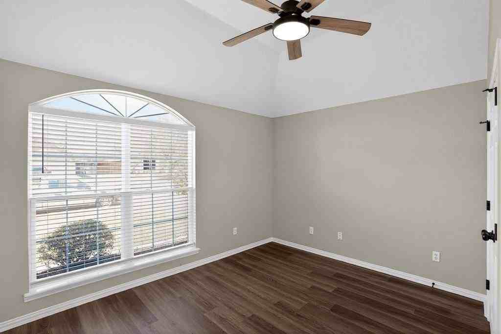 402 Taos Ct E - Photo 6 of 23