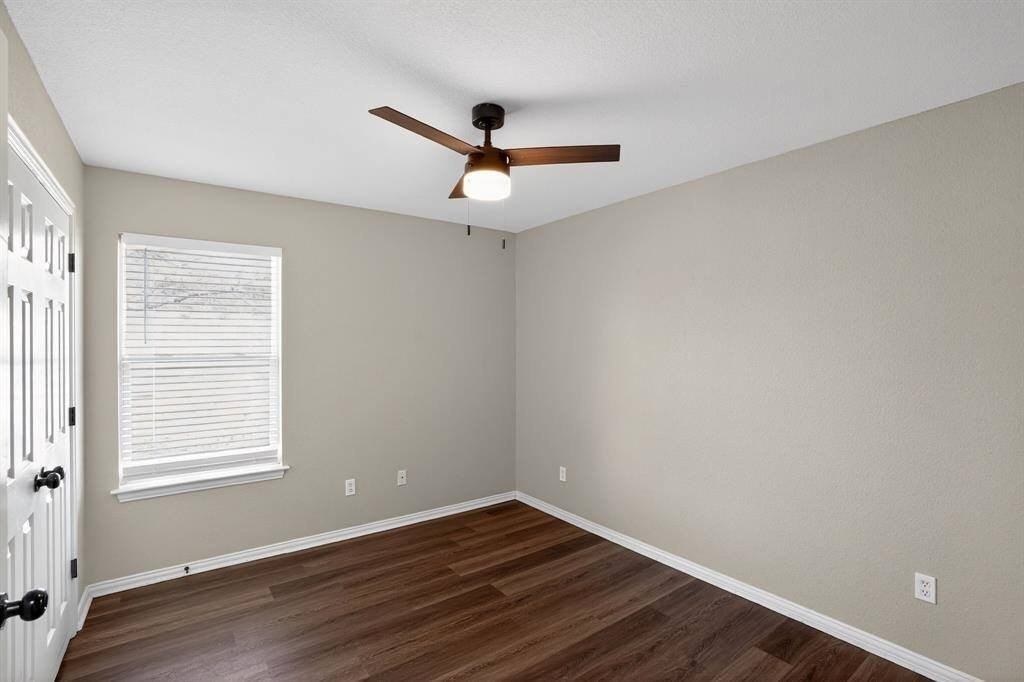 402 Taos Ct E - Photo 7 of 23