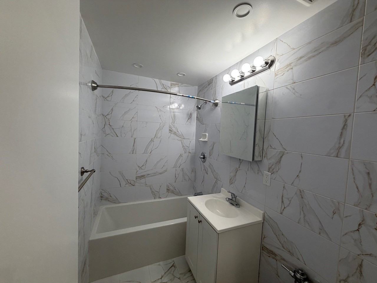 1917 Avenue O #4C - Photo 7 of 22