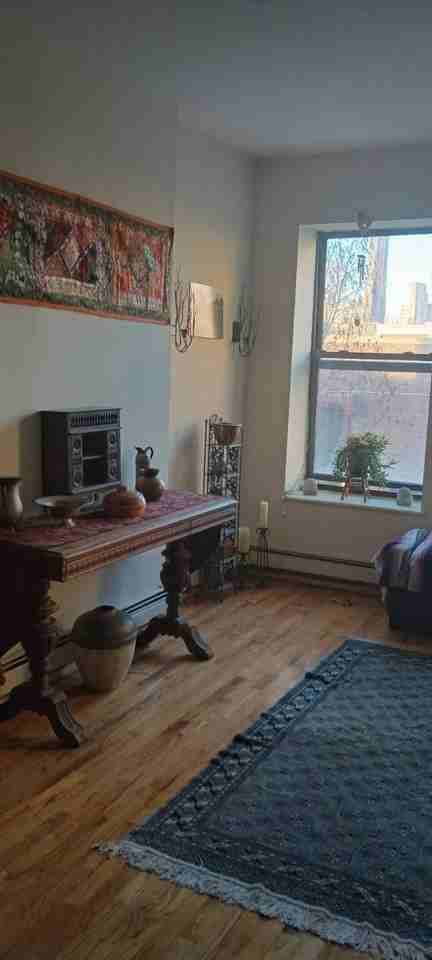 572 Union St - Photo 4 of 6