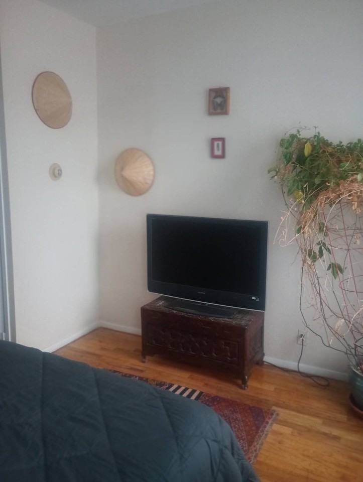 572 Union St - Photo 5 of 6