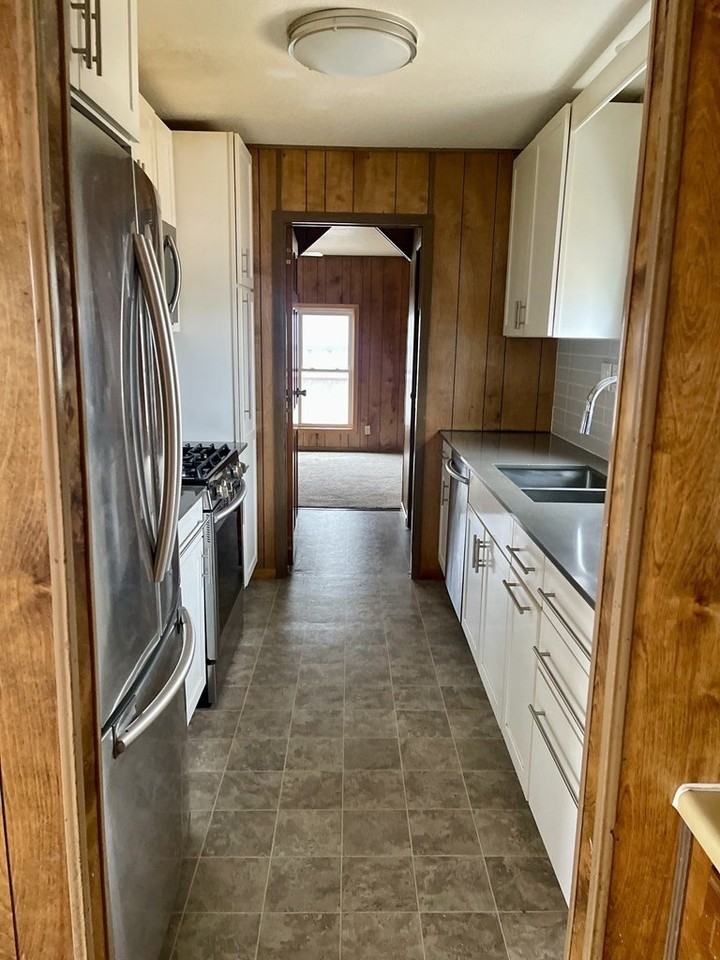 214 Nw Avenue I - Photo 4 of 13