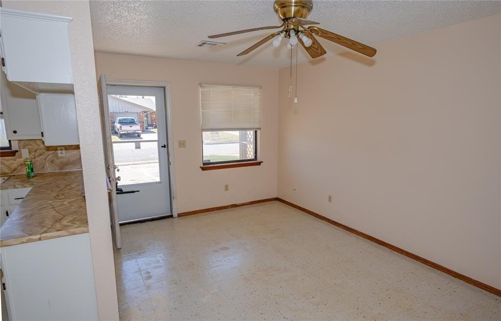 931 Sw 63rd St - Photo 3 of 17