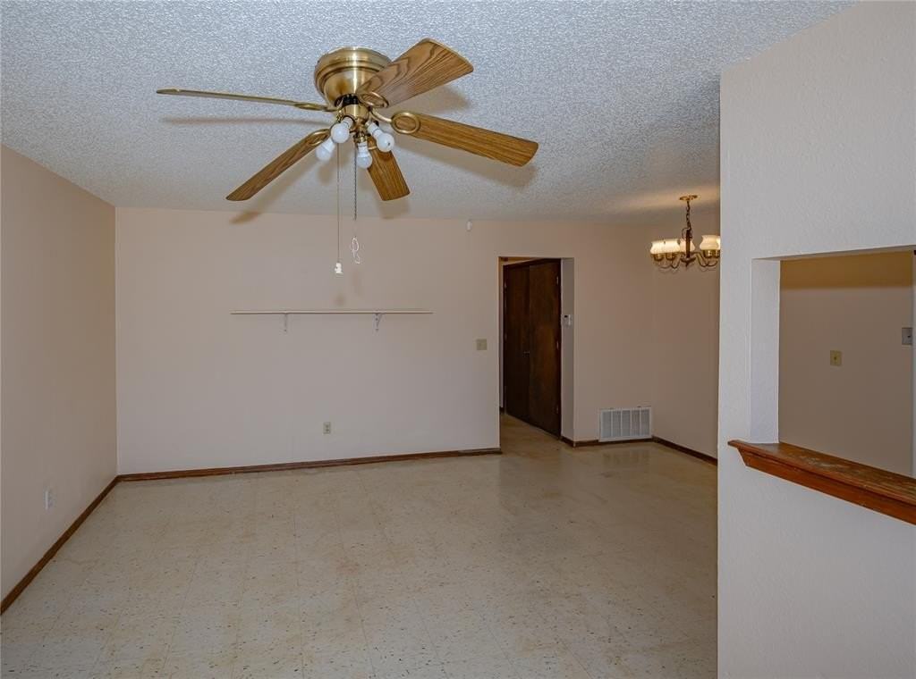 931 Sw 63rd St - Photo 4 of 17