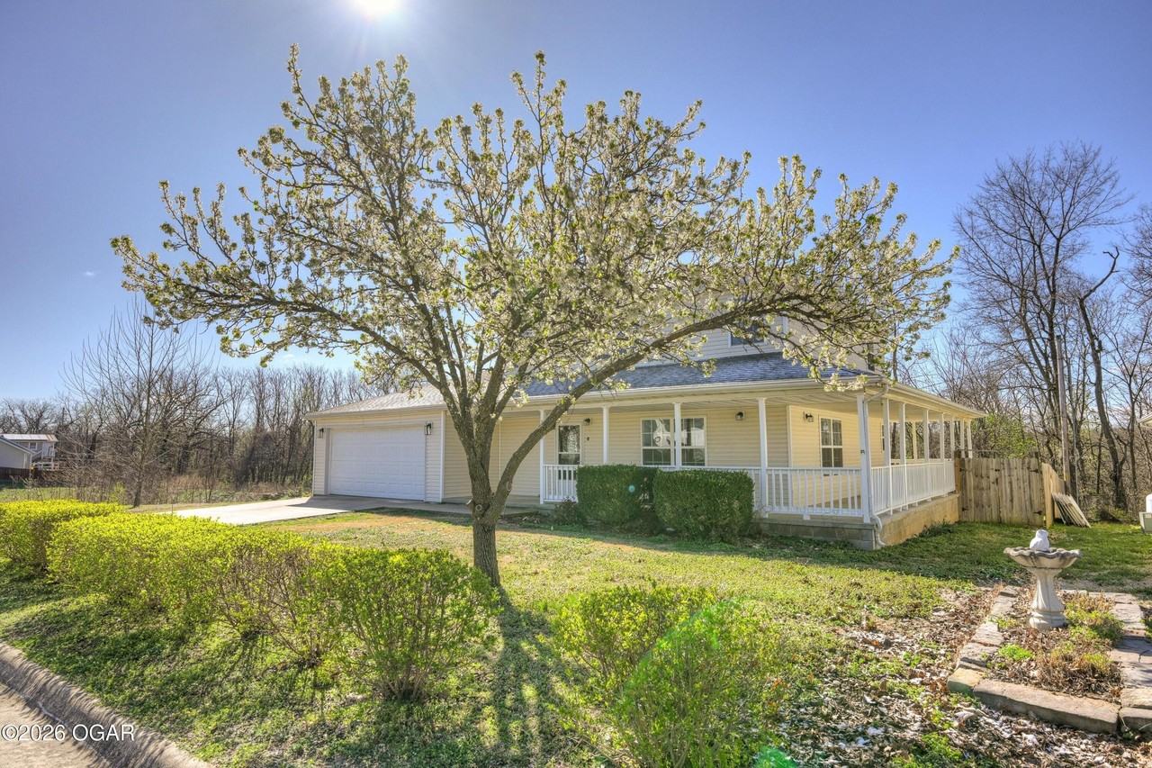 1935 Meadows Dr - Photo 2 of 35