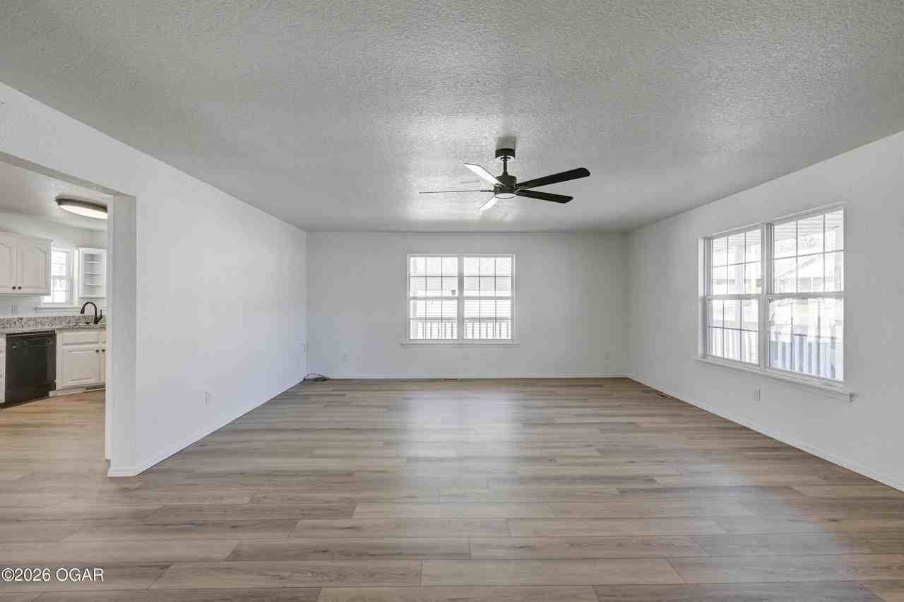 1935 Meadows Dr - Photo 4 of 35