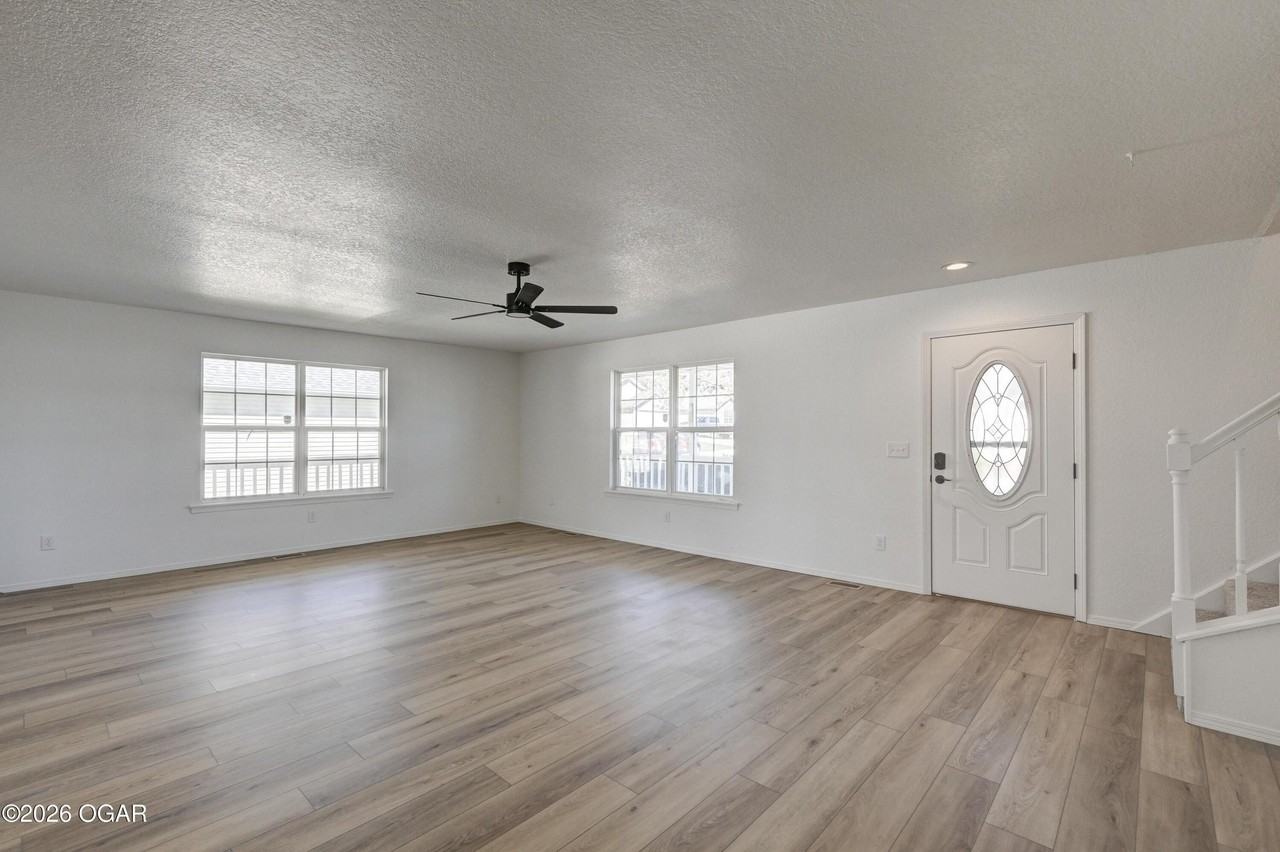 1935 Meadows Dr - Photo 5 of 35