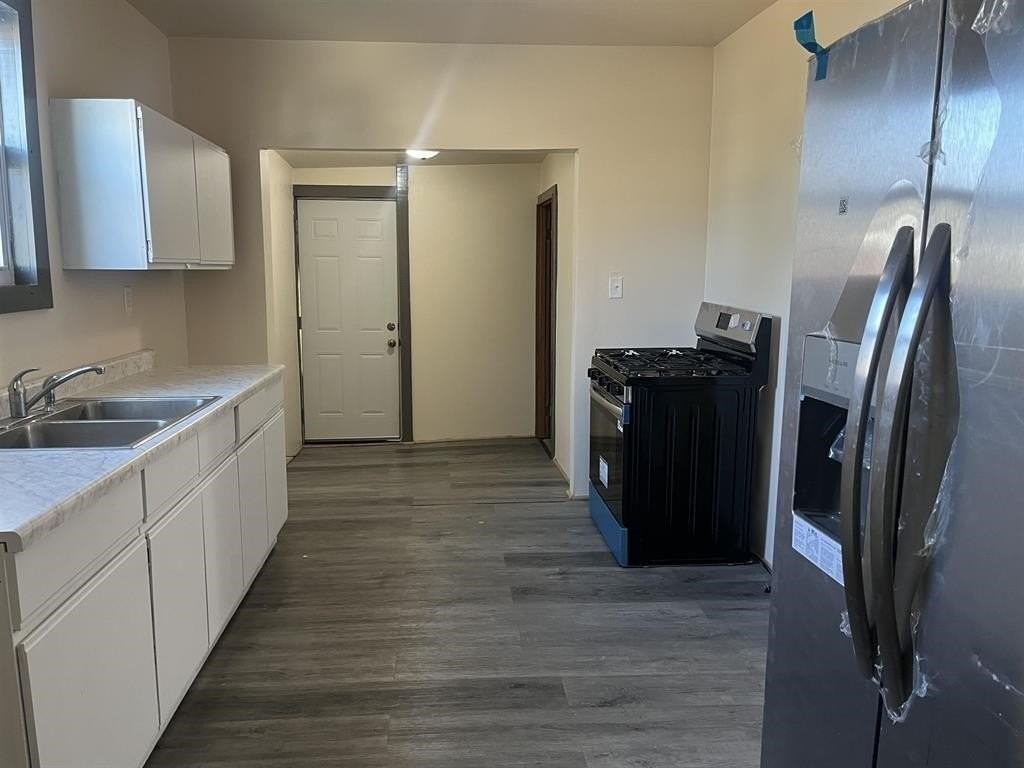 1027 S Chicago Ave - Photo 3 of 11