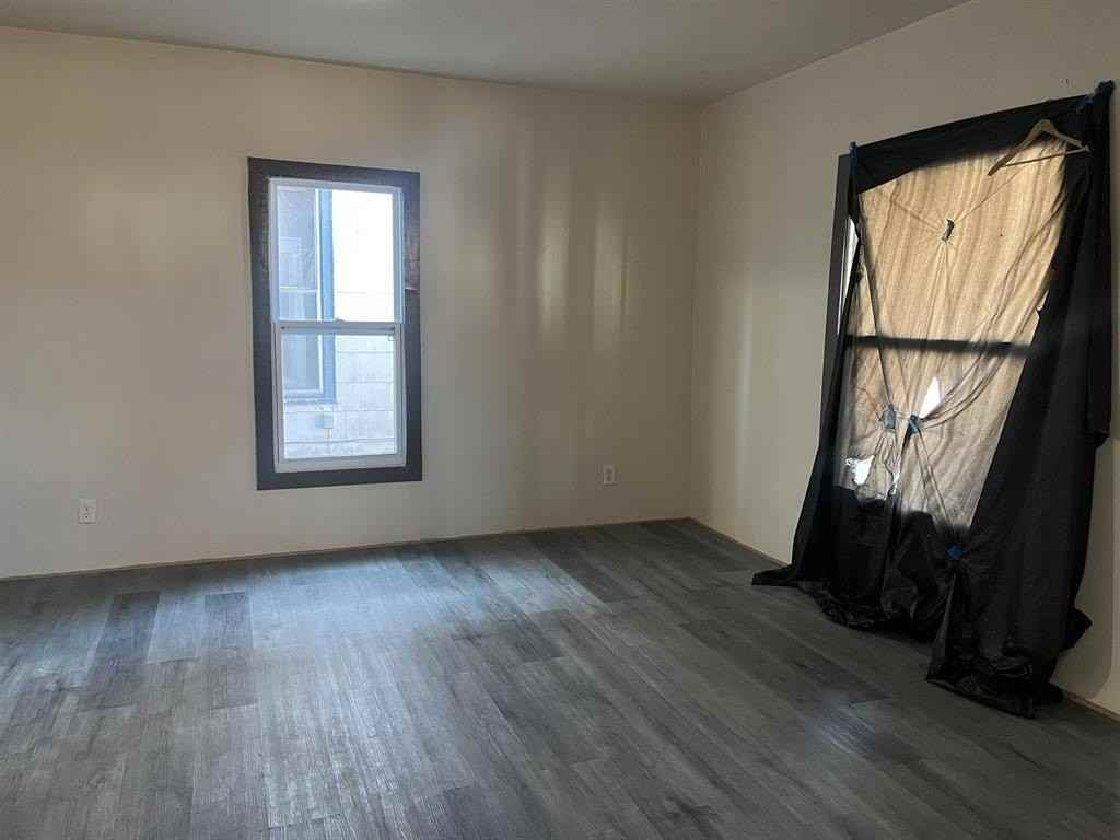 1027 S Chicago Ave - Photo 4 of 11