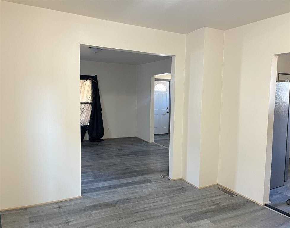 1027 S Chicago Ave - Photo 5 of 11