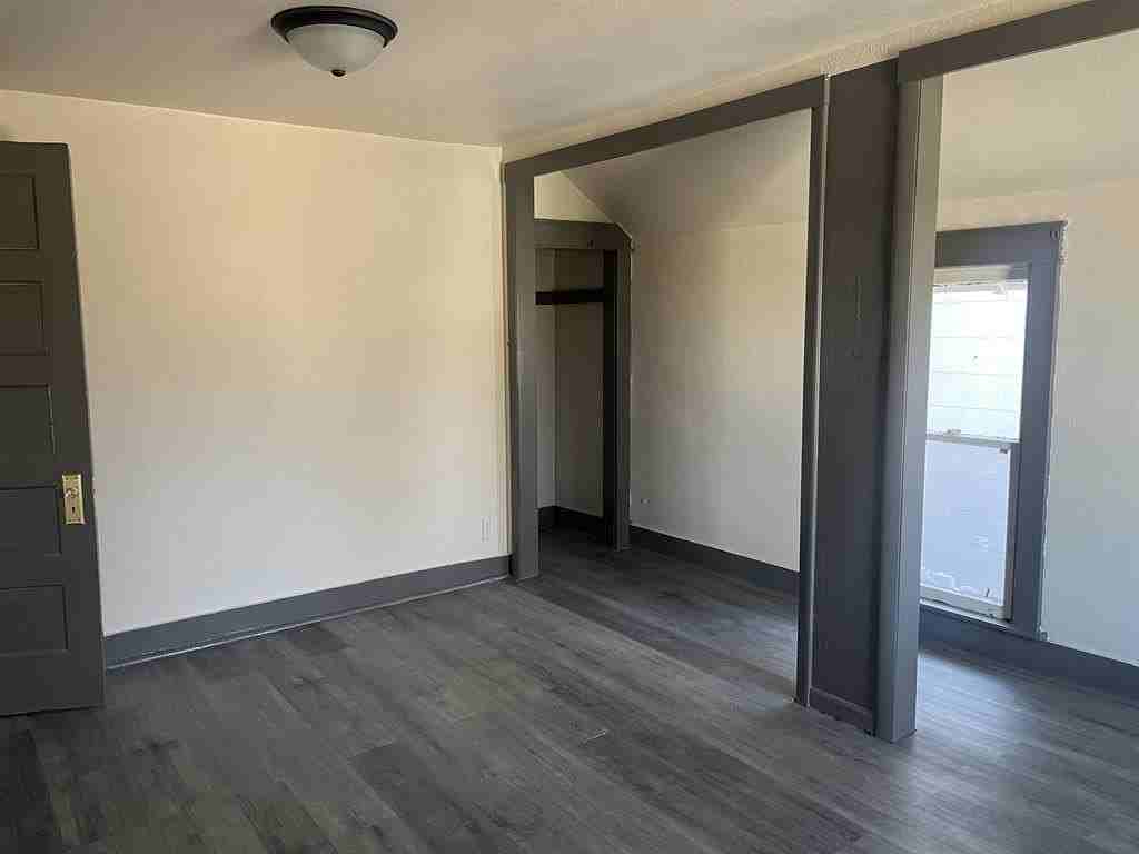 1027 S Chicago Ave - Photo 7 of 11